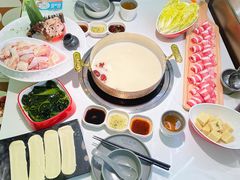 -洪氏嗨捞·广东猪肚鸡·椰子鸡火锅(西咸万象城店)