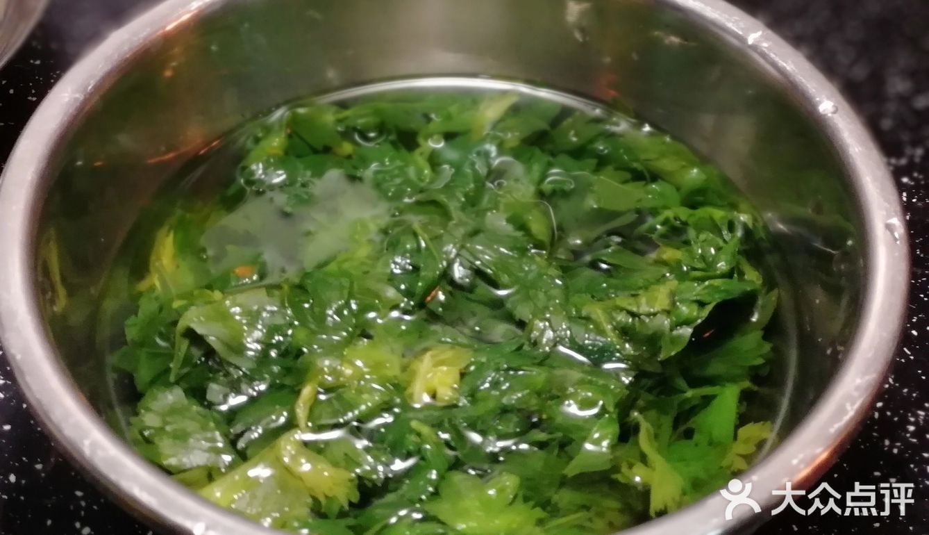 被忽视的营养食材芹菜叶系列之香芹叶炒蛋