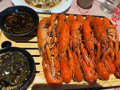 -肥肥虾庄·金牌油焖大虾(汉街SKP店)