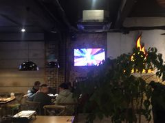 大堂-何师烧烤Pro ·江湖川菜·小龙虾·精酿(太古里旗舰店)