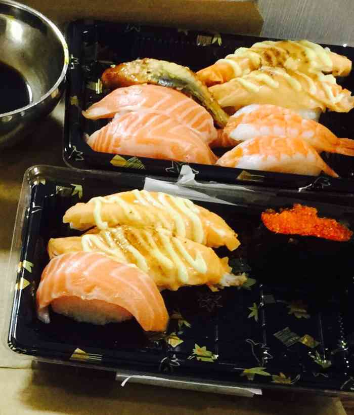寿司好好吃,最爱三文鱼寿司.            食材新鲜!