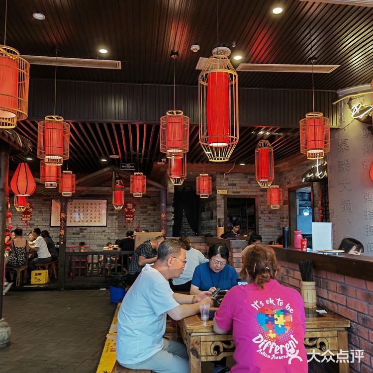 天呐！这家重庆江景火锅太符合年轻人的审美