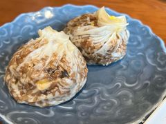 蛋黄芝士纸皮烧麦-鑫震源·苏式大虾生煎(山塘街店)
