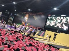-嘿哟动霸CHUA·新潮玩运动娱乐中心·蹦床滑冰团建乐园