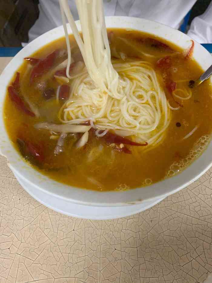 吊脚楼米线-"从高中就开始一直吃的店,钟爱酸萝卜鸭 每.
