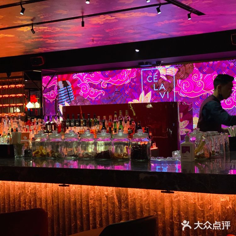 外滩双露台餐吧丨尽情享受魔都周末之夜[啤酒]