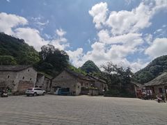-高荡千年布依古寨旅游景区