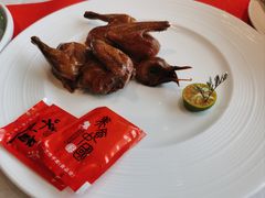 脆皮玻璃乳鸽-馋遇江南·精致湖景雅宴(东方之门店)
