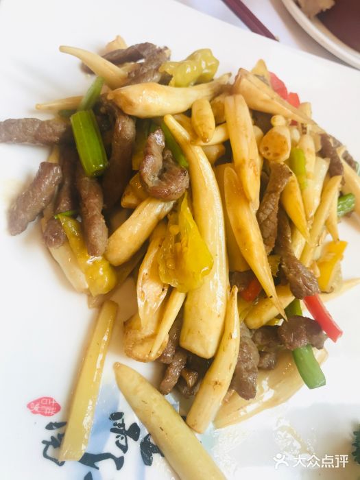 宜宾海鲜酒家·三十年老字号藕尖炒牛柳丝图片