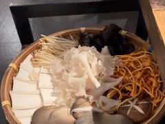 -尚尚仙·酸汤猪手·猪肚鸡火锅(华联万柳购物中心店)