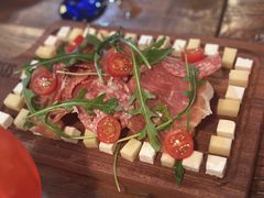 -SISTERS BAR RESTAURANT川意酒馆(嘉善老市H楼店)