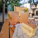 🍰问爆了！就在护城河边儿的咖啡店！✨