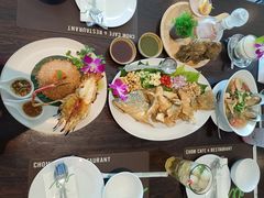 -Chom Cafe and Restaurant