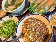 -Cuc Gach Quan Restaurant