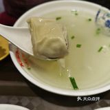 鱼丸很好吃。连千张包的馅料都那么瓷实。还真是老店