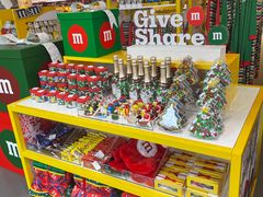 -m豆巧克力世界(上海世茂广场店)