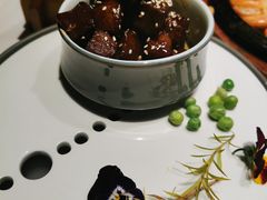 酱烧脆皮牛肉粒-卯时·龙光雅宴·精致锡帮菜(惠山古镇店)