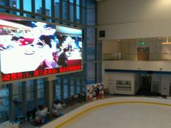 -冰纷万象滑冰场(赣州华润万象城店)