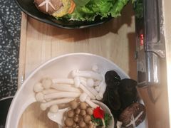 菌类拼盘-洪氏嗨捞·猪肚鸡火锅(阳光天地店)