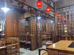 大堂-果松木炭酸菜铜火锅·外婆参鸡汤