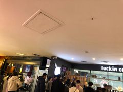等位区-瑞幸咖啡(第一城店)