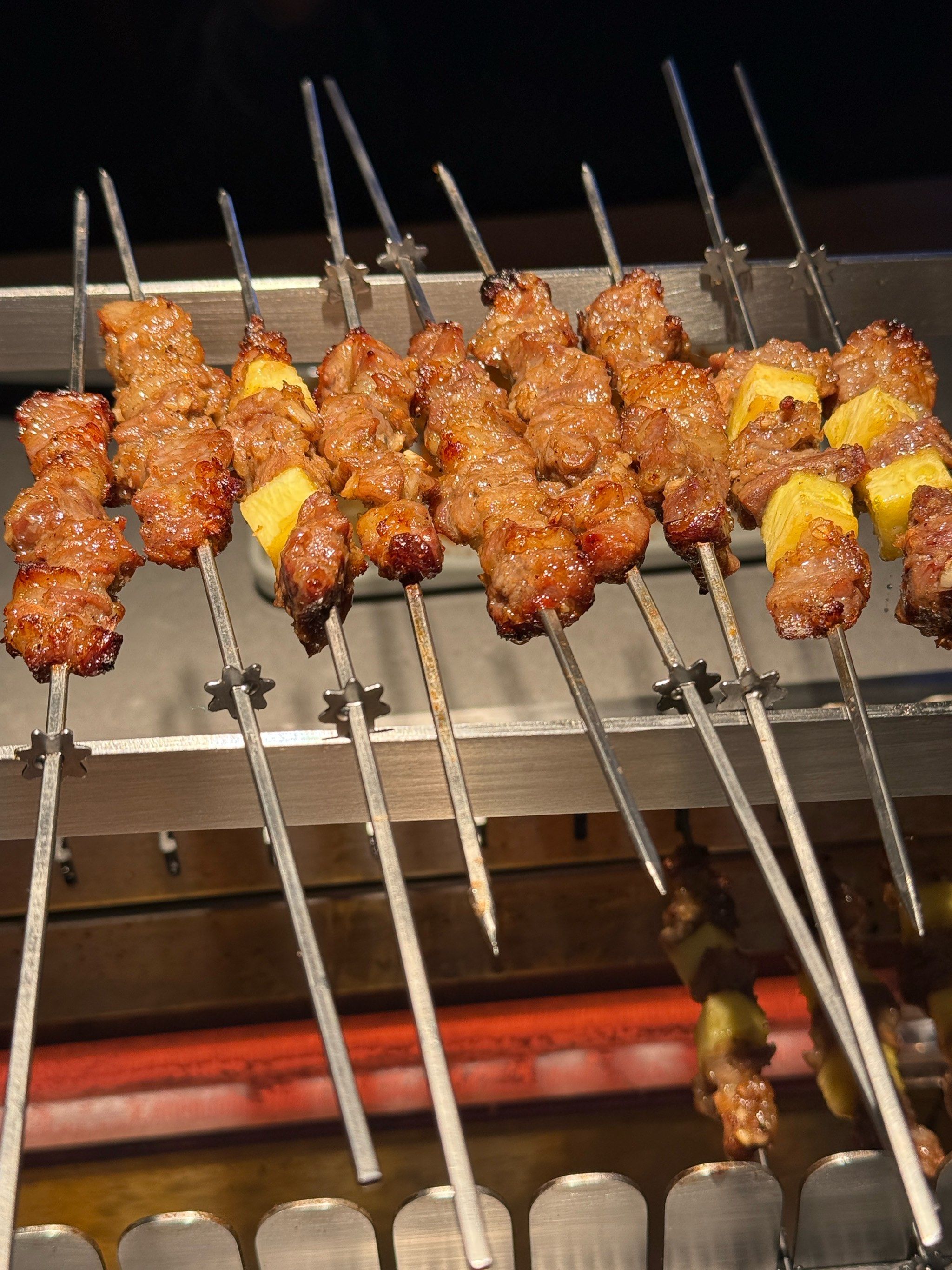 万象天地新开的白玉串城,主打的是延边烤串