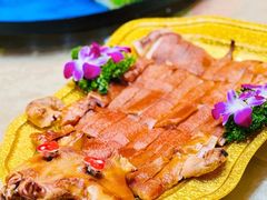 金牌全体乳猪-广东胜利宾馆西关粤中餐厅