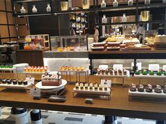 面包甜点陈列柜-康莱德酒店·美庭自助餐厅