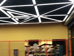 -爱蹦iBOON蹦床运动馆(江汉店)