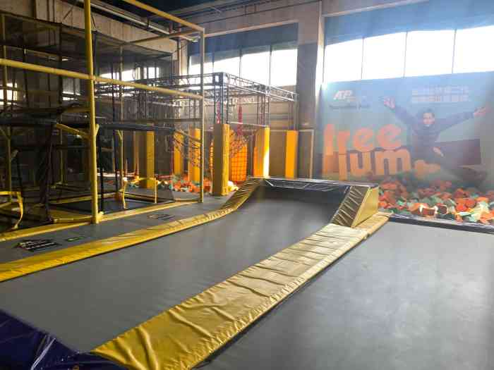 ap爱蹦哒口袋屋蹦床公园米房店