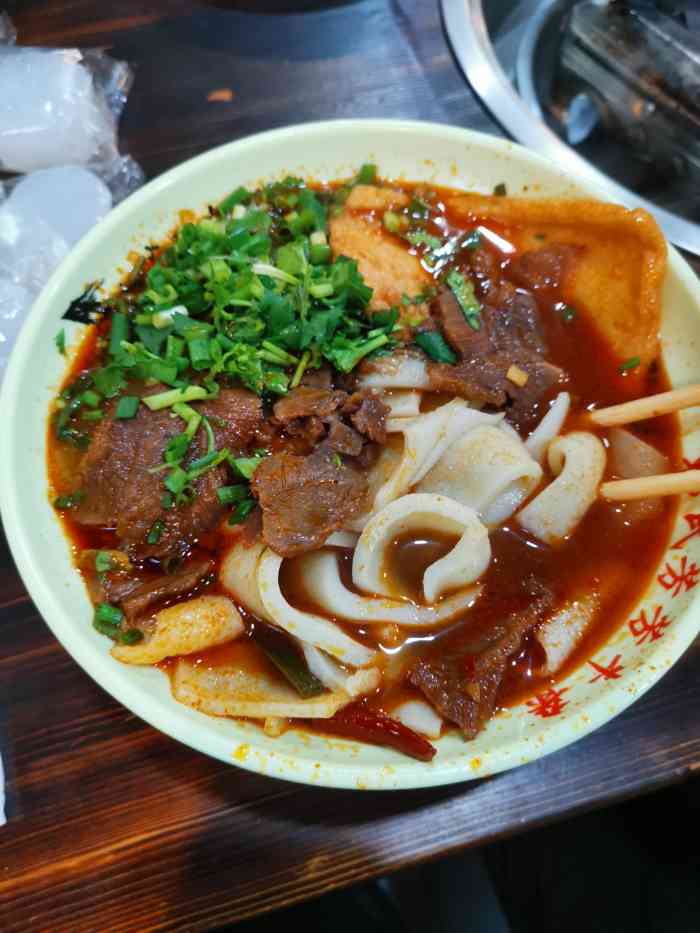 芳芳牛杂(大成路总店)-"家楼下附近的芳芳牛杂!每天大成路生意最火.