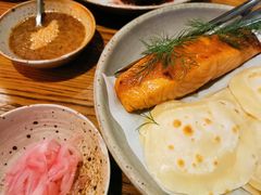 烟熏三文鱼配烤饺子皮和芥末籽酱-BOR Eatery(安福路店)