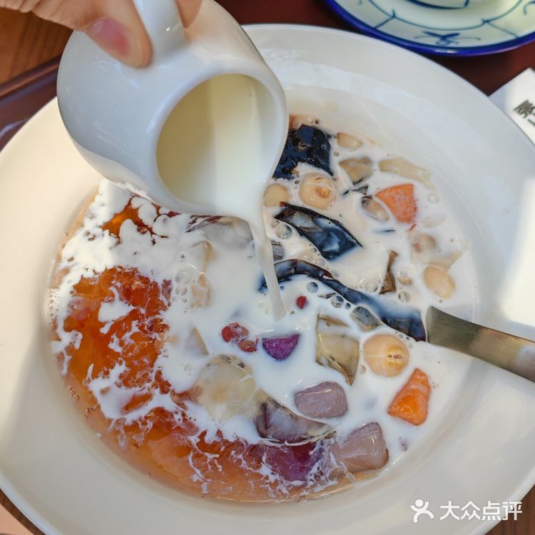 年度糖水暴击!这碗招牌娟姗奶大满贯原地封神