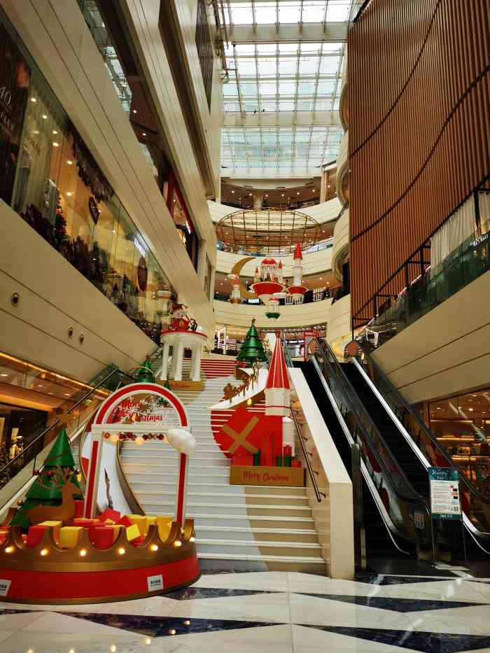 久光百货-"最喜欢逛久光的超市了 坐着轮椅也要来 呵.