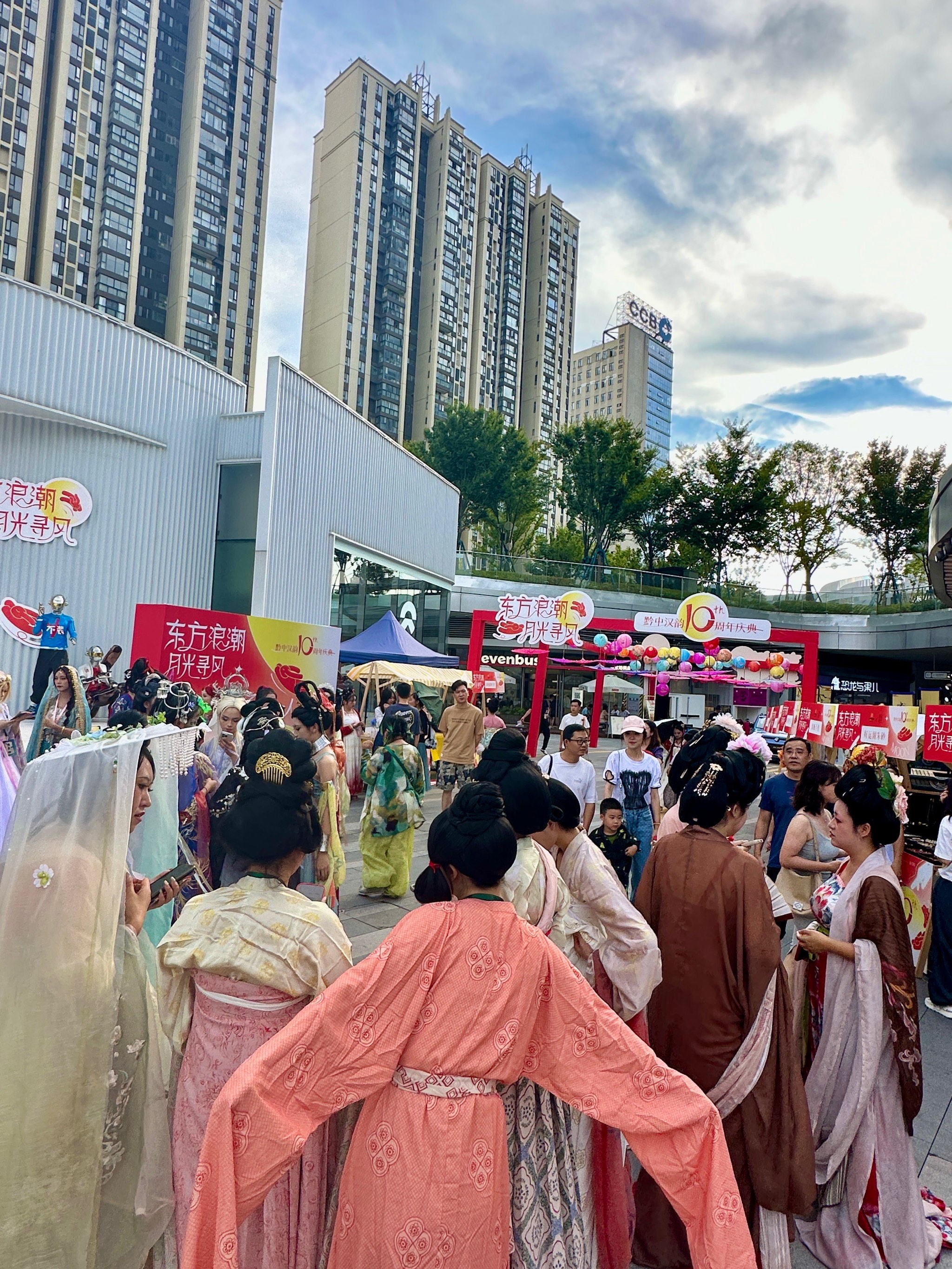 熙熙攘攘的反义词 大众点评