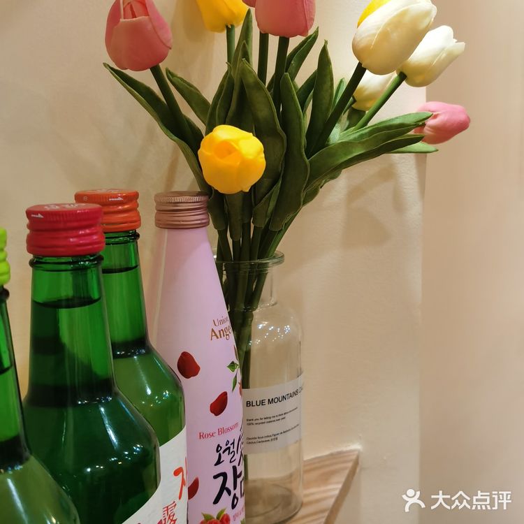 菜品：石锅香肠拌饭，炒年糕，铁板肥牛，冷面