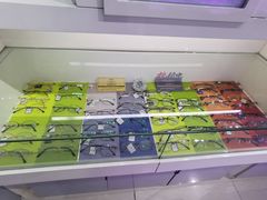 -提一眼镜·蔡司·依视路(小寨店)