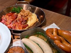 烤猪肘配酸菜和土豆泥-宝莱纳餐厅(滨江店)