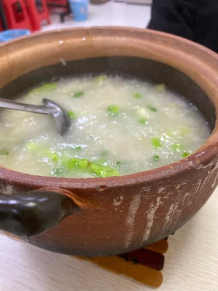 咸骨粥饺子王(余岭西路店)-"被同学推荐去的一家店,要了份咸骨粥喝