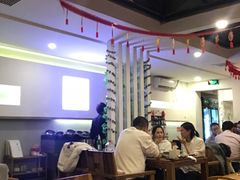 大堂-毛辣果·贵州红酸汤牛肉火锅(西单店)