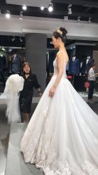 -艾米丽婚纱礼服