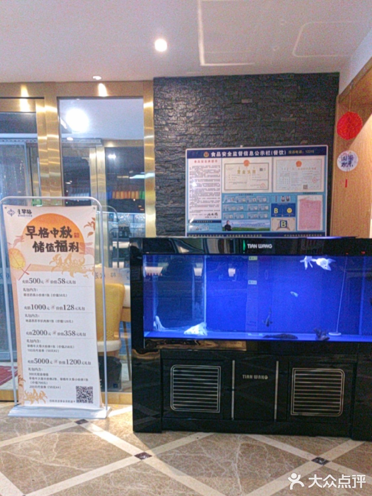 他家的牛大骨堪称一绝，作为美食爱好者的我自然不能错过