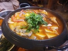 海鲜部队火锅-唯成•韩国炭火烤肉 유성고기