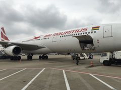 -西沃古尔·拉姆古兰爵士国际机场