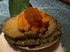 火焰黑鲍鱼配鲜海胆三文鱼籽-岩也·日料与酒(龙岗天安云谷店)