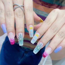 -花岐款式专研健康美甲沙龙