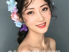 -金夫人化妆摄影职业培训学校