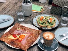 牛油果煮蛋吐司-RAC BAR(安福路店)