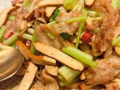 芹菜香干炒肉-荷府私房菜