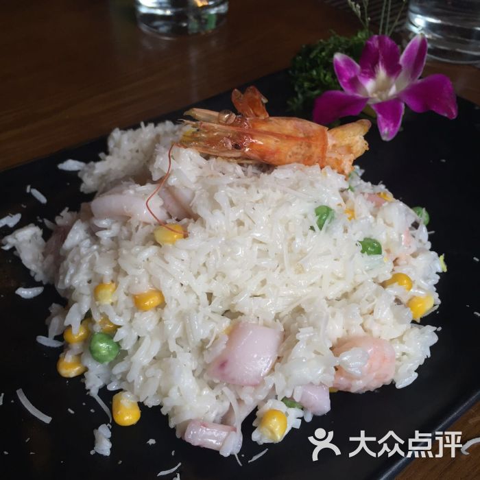 椰子海鲜炒饭